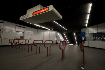 U-Bahn station, metro station
