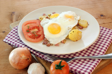 fried egg with organic potato and bacon