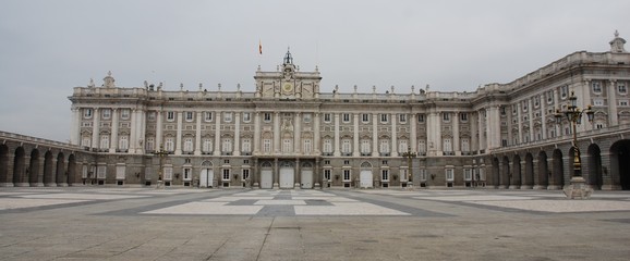 Fototapeta na wymiar palacio (palace) real in madrid