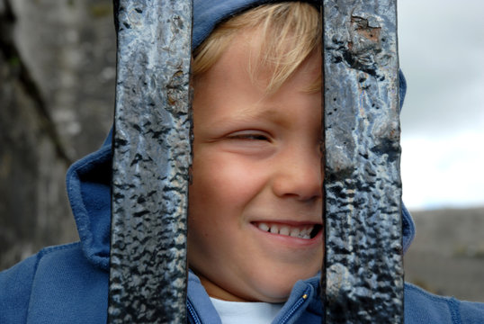 Hinter Gittern