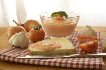 cottage cheese with tomato and onion as spread