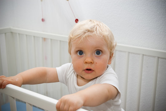 Bebe Blond Aux Yeux Bleus Stock Photo Adobe Stock Bebe Blond Aux Yeux Bleus Stock Photo Adobe Stock