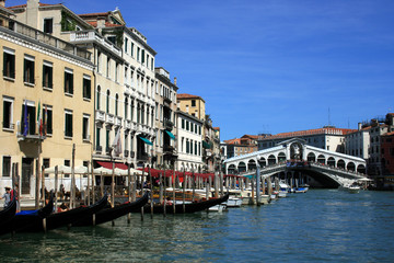 Venedig an de Rialto-Brücke