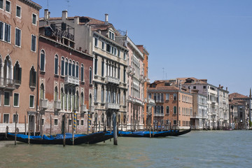 Fototapeta na wymiar Gondolas and Red Buildings on Canal