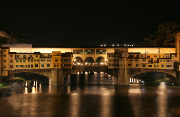 Fototapeta na wymiar stary most w nocy 2