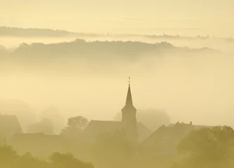 Fotobehang clocher dans la brume © danimages