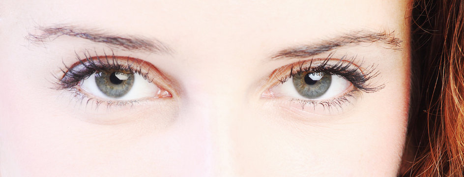 regard de jeune  femme