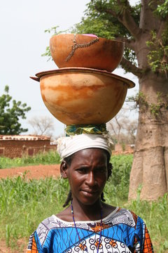 femme peule vendant du lait