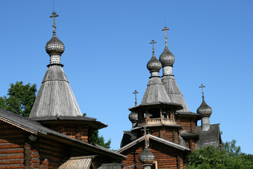 Fototapeta na wymiar Wooden Russian orthodox church in Moscow