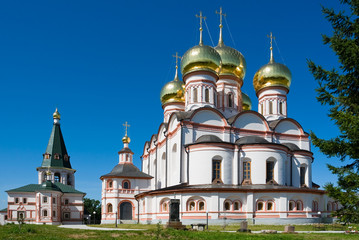 Fototapeta na wymiar Orthodox church. Iversky monastery in Valday (Russia)