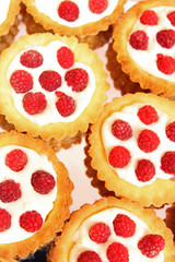 himbeer-torteletts mit frischkäse,gebäck