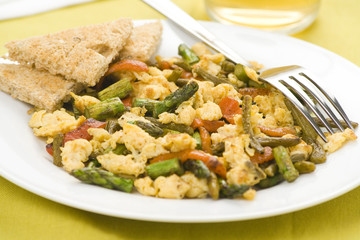 asparagus omelette red pepper and slices of bread