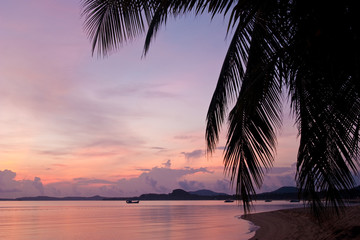 Fototapeta na wymiar Wschód słońca w Ko Samui, Tajlandia