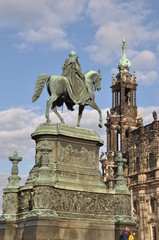 Fototapeta premium Hofkirche in Dresden, Denkmal König Johanns, Theaterplatz