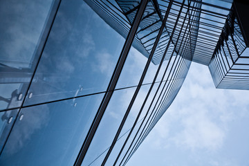 Naklejka premium Glasfassade des Uniqa Towers in Wien