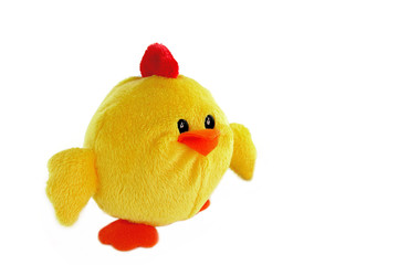 Petit poussin en peluche pour enfant sur fond blanc © auremar