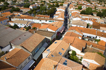 france; charente maritime; oléron; saint-pierre : toits