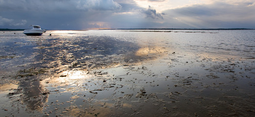soleil couchant à marée basse