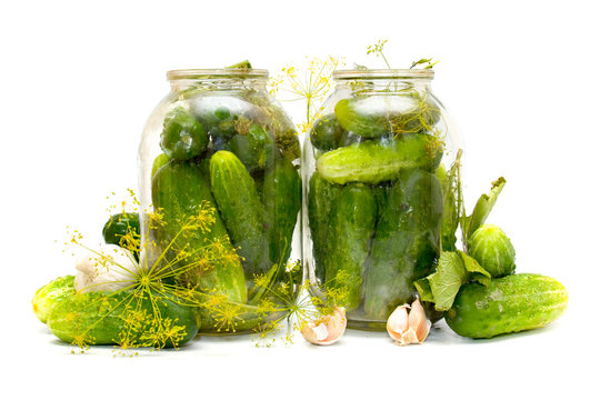 Preparation of cucumbers for salting
