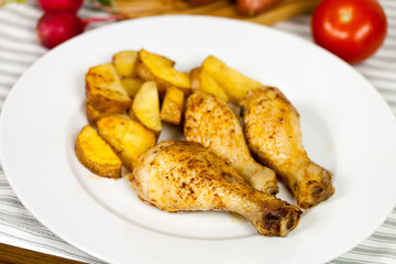 Bratkartoffeln und Chicken