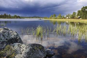 Fototapeta na wymiar Lake Rogen (Szwecja) w godzinach wieczornych