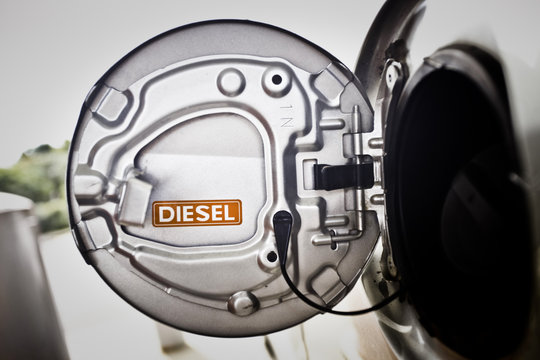 taxe carbone gasoil diesel carburant essence plein pompe moteur