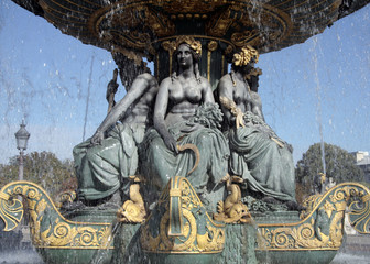 Fototapeta na wymiar Fontaine, femmes, La Concorde, Paris