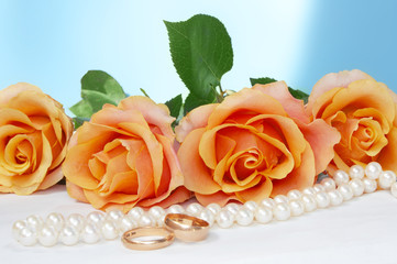 wedding  rings and rose