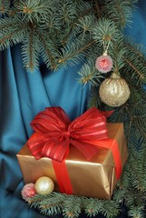 Christmas tree and gift