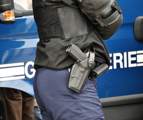 port d'arme, protection de  gendarmerie