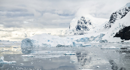 Fototapeta na wymiar Antarctic Scenery