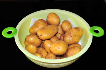 frische Kartoffeln in Schale
