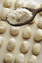 Gnocchi di patate crudi con farina