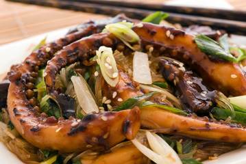 Tintenfisch mit Gemüse