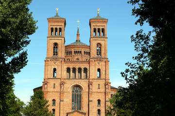 Fototapeta na wymiar St.-Thomas-Kirche am Mariannenplatz