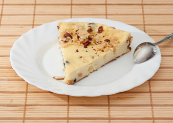 cheesecake with raisin and nuts