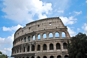 Fototapeta na wymiar Colosseo di giorno