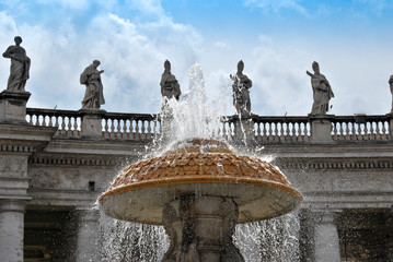 Fototapeta na wymiar Fontana piazza San Pietro