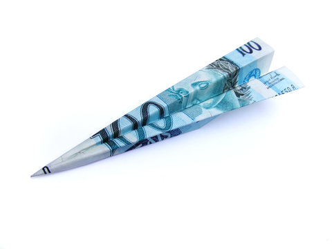 Avi&atilde;o de Papel de Cem Reais