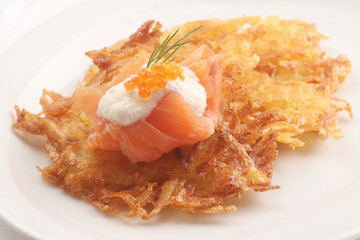 Kartoffelpuffer mit Räucherlachs