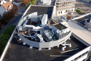 Groupe de climatisation sur un toit, pompe &agrave; chaleur