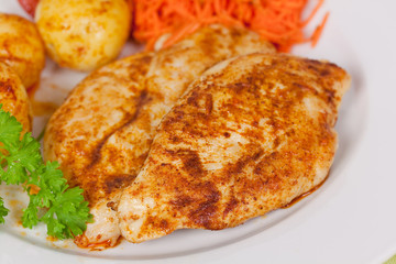 Hühnerbrust mit Bratkartoffeln