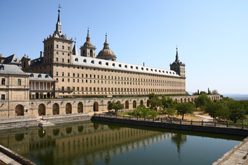 Fototapeta na wymiar Escorial - słynny pałac w Hiszpanii