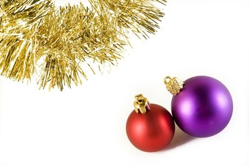 boules de no&euml;l et guirlandes