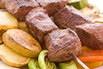 Grill Spiess auf Gemüse