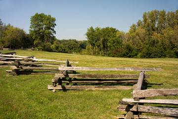 Traditional nail free zig zag fencing