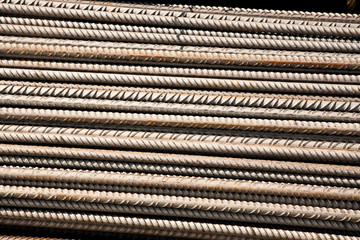 Armiereisen lagern auf der Baustelle, Metallstangen