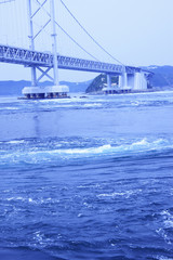 鳴門海峡大橋と渦潮