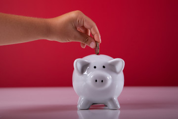 child saving money