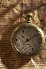懐中時計と新聞